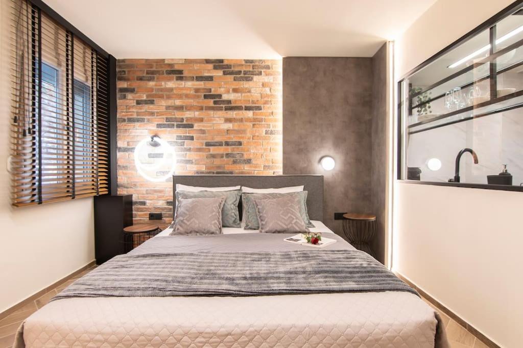 אלכסנדרופולי Almasi Luxury Suites Marquise מראה חיצוני תמונה